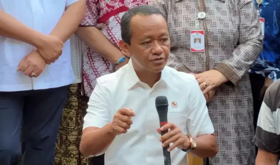 Menteri Energi dan Sumber Daya Mineral (ESDM) Bahlil Lahadalia saat melakukan kunjungan kerja di Kabupaten Purworejo, Jumat (19/6/2026). (Foto: B-Universe/ Muharom Adi Yuliarta)
