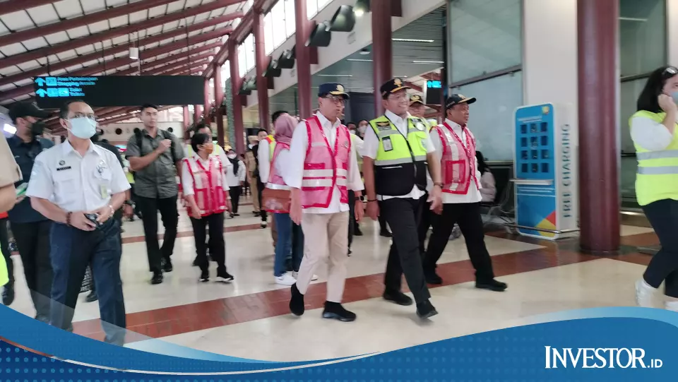 Arus Penumpang Naik, Menhub Budi Karya Tinjau Arus Balik Di Bandara ...