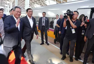 Chinese Premier Participates in Trial Run of Jakarta High-Speed Train