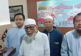 Ba’asyir Visits Gibran’s Office to Hand Over Letter