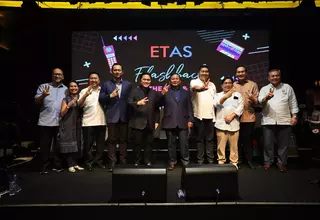 Prabowo Sings 60s and 70s Songs at Recent Event