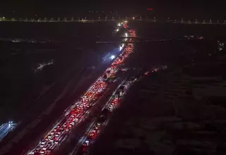 Thousands of Vehicles Stuck on Highways in China As Snow Snarls Lunar New Year Travel