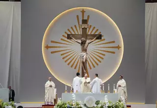 Pope Marvels at Singapore's Skyscrapers and Asks That Lowest Migrant Workers Not Be Forgotten