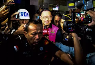 ‘I Surrender to God’: Ex-Trade Minister Thomas Lembong Handcuffed and Dressed in Detainee Vest