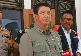 Rescuers Recover One Body, Four Still Missing After Sukabumi Landslide