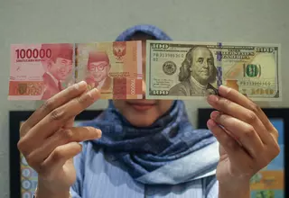 Rupiah Extends Losses, Breaks 17,000 on Escalating Iran Tensions