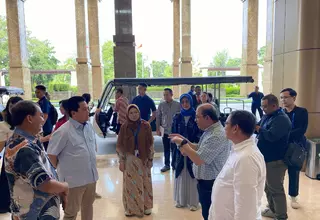 SOE Minister Visits Bali International Hospital to Check On Progress