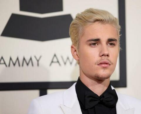 Grammys 2016: Justin Bieber Wins His First Grammy Ever