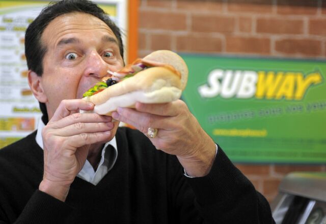 Morre co-fundador do Subway, que transformou US$ 1 mil em uma