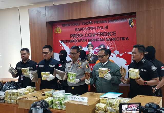 Police Arrest Crystal Meth Smugglers Connected To Malaysian Drug Ring