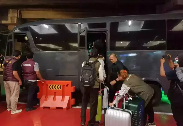 Twenty Indonesians Freed from Myanmar Trafficking Ring Arrive Home