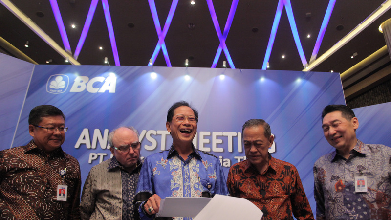 Jahja Setiaatmadja Bids Farewell as BCA CEO, Hendra Lembong Cleared as Successor