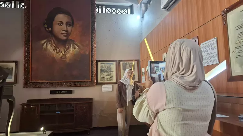 From Bricks to Boardrooms: Indonesia’s Women Honor Kartini with Pride and Purpose