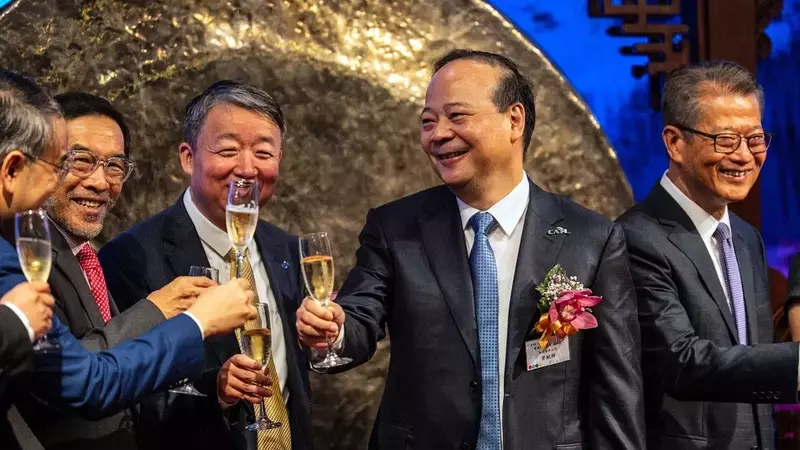 Shares in China's CATL, World's Biggest EV Battery Maker, Surge in Hong Kong after $4.6B IPO