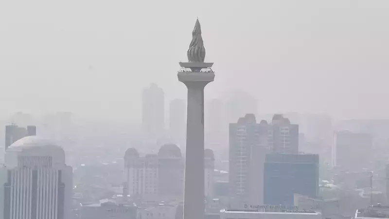 Jakarta's Air Quality Deemed Unhealthy, Ranks as Second Most Polluted City Globally This Morning