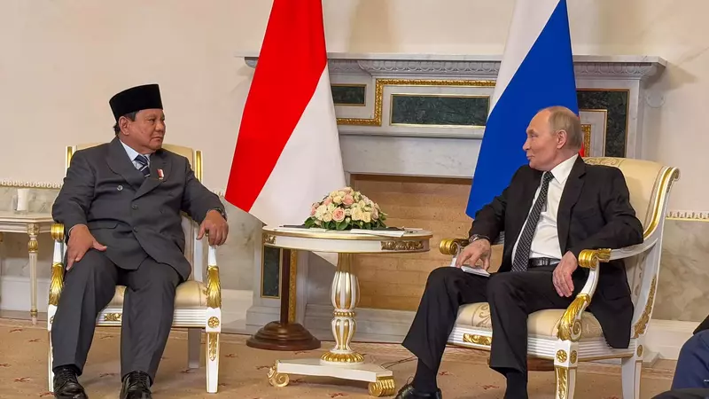 Putin Hints at Military-Technical Cooperation with Indonesia During Prabowo's Visit