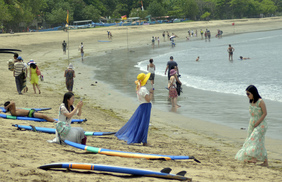 Indonesia welcomed 1.14 million foreign tourists in April, the Central Statistics Agency (BPS) reported on Friday (02/06). (Antara Photo/Wira Suryantala)
