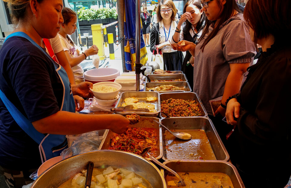 The fact that Indonesia is the second largest food waster is ironic as millions of people in the country suffer from malnutrition. (Reuters Photo/Athit Perawongmetha)