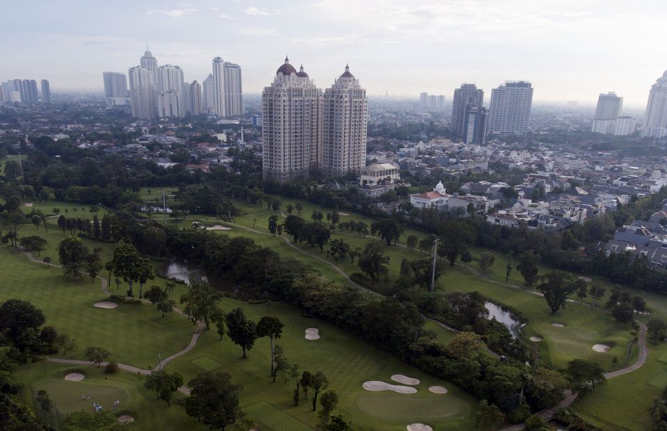 This aerial photo of a golf course in South Jakarta on April 2, 2018. (Antara Photo/Wahyu Putro A.)