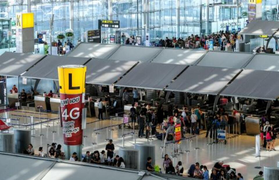 Thailand's cabinet on Tuesday approved a measure to waive for two months fees paid by visitors for visas on arrival, in a bid to boost a lucrative industry hit by a drop in visitors from China, its biggest market. (Reuters Photo/Athit Perawongmetha)