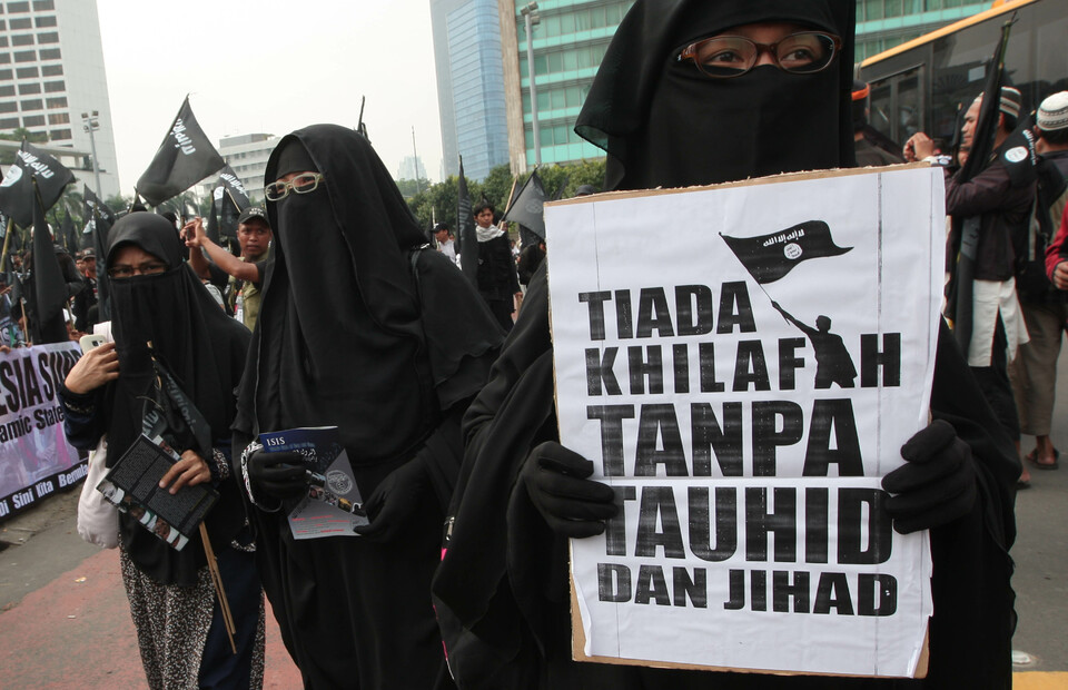 Women sympathizers of the Islamic State held a demonstration in Jakarta in support of the terrorist group in 2014. (JG Photo/Safir Makki)