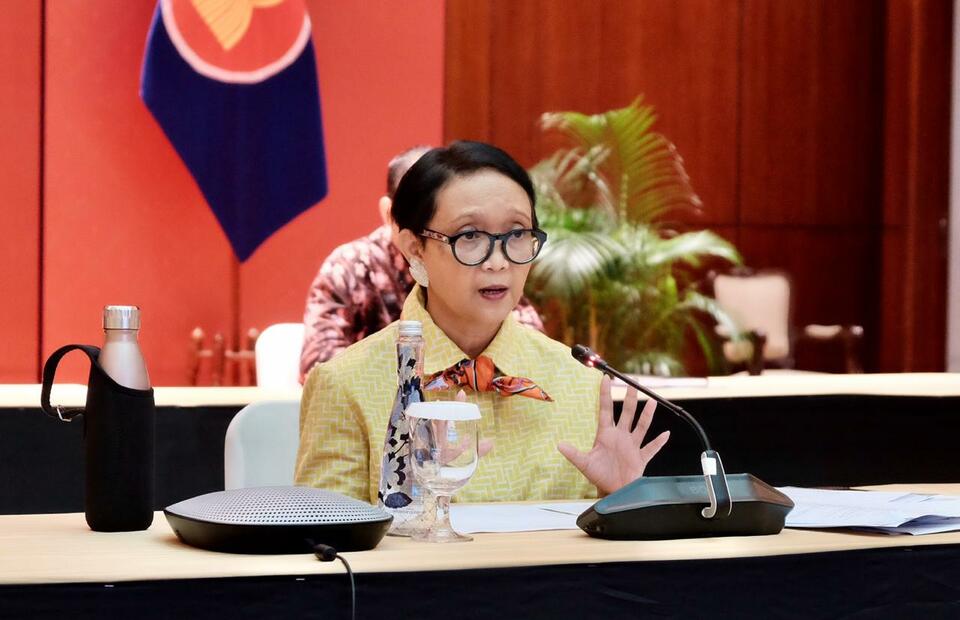 Foreign Minister Retno Marsudi speaking at the virtual press conference held in Jakarta, on Apr. 17, 2020. (Photo courtesy of the Foreign Affairs Ministry)