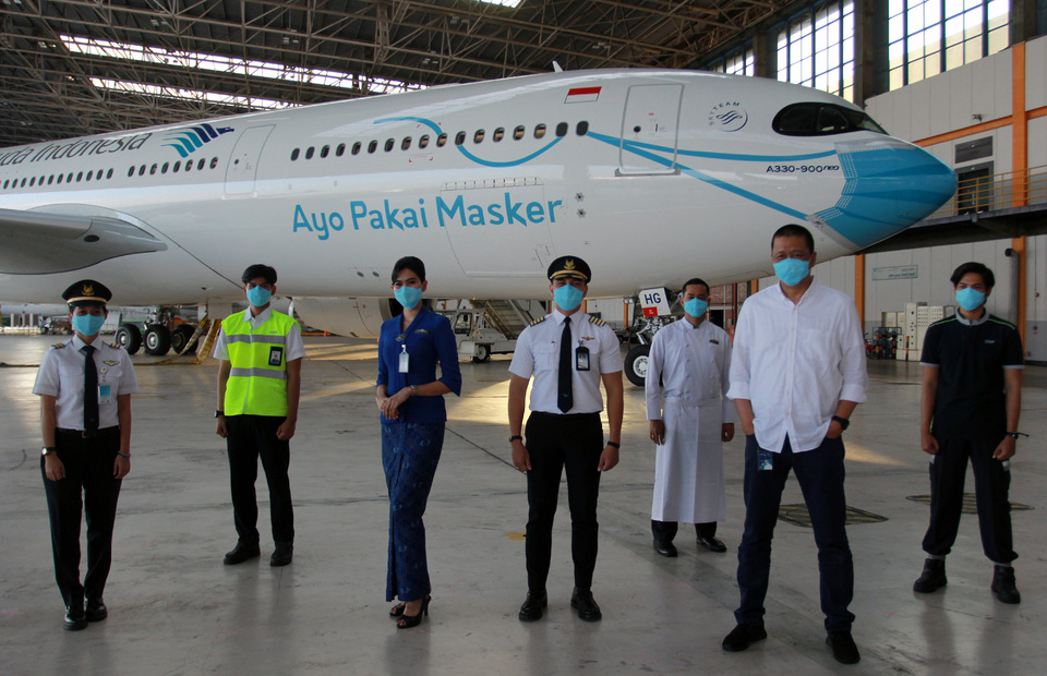 File photo: Garuda Indonesia CEO Irfan Setiaputra, second right, pose for a photo with crew members in front of the airline's Airbus A330-900neo at Soekarno Hatta Airport hangar in Tangerang, Banten, on October 1, 2020.