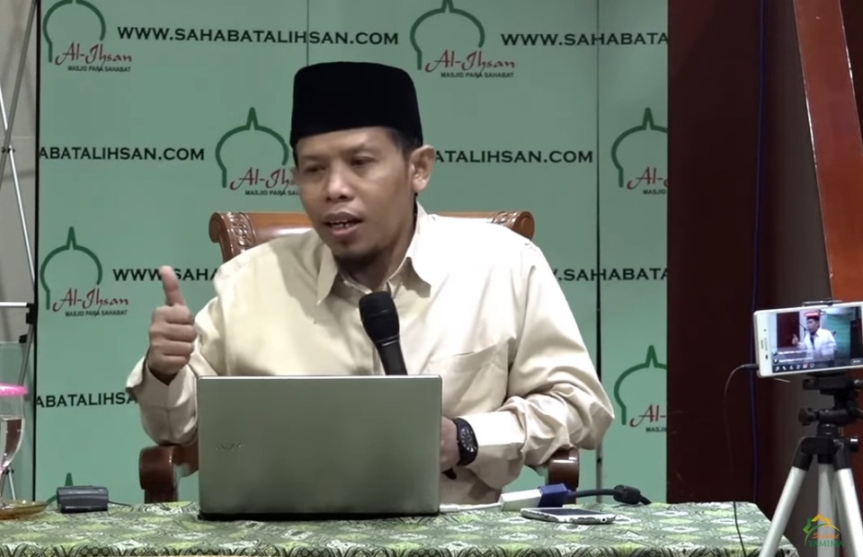 Ahmad Zain An-Najah, a member of the Indonesian Ulema Council, appears on the Sahabat Yamima YouTube channel in November 2017. (Videography)
