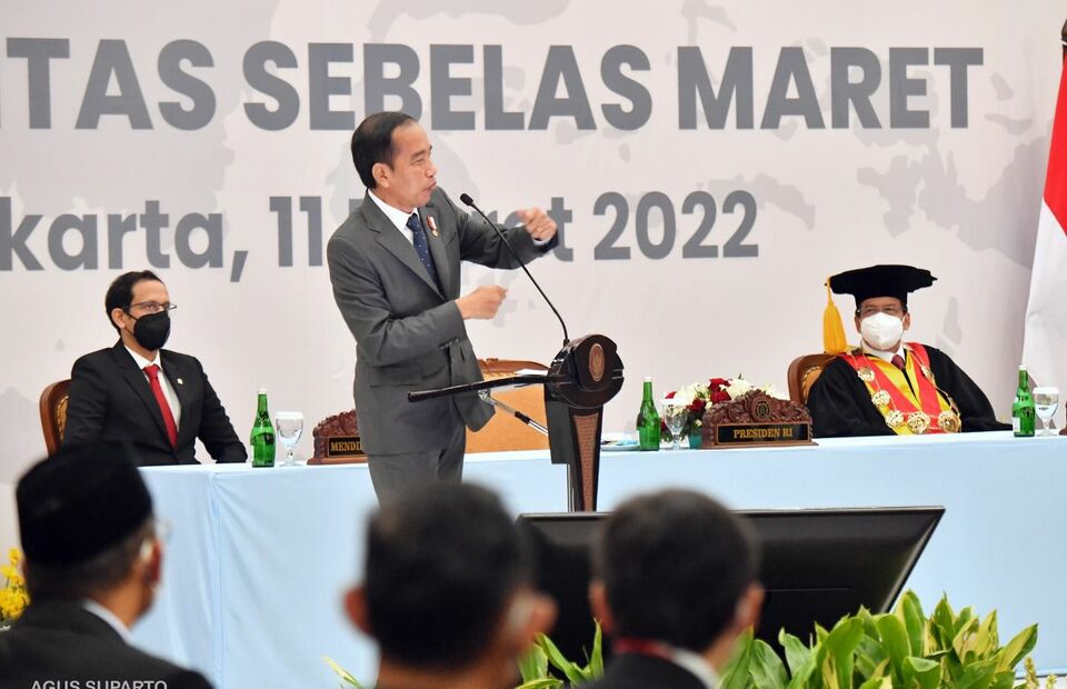 President Joko Widodo gives his remarks at the Open Session of the Academic Senate at Sebelas Maret University (UNS) in Surakarta on March 11, 2022. (Twitter @Jokowi)