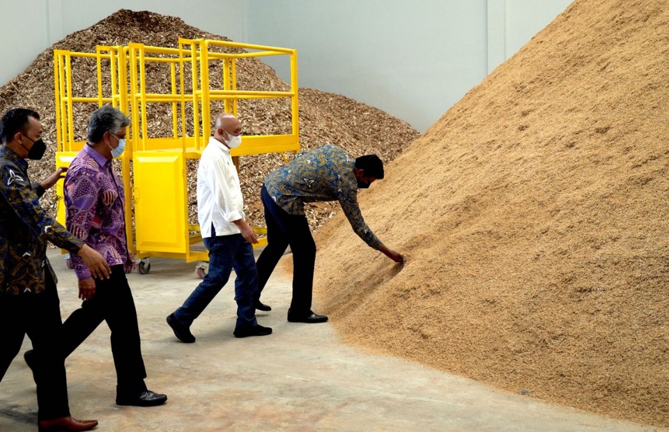 Minister of Cooperatives and Small and Medium Enterprises of the Republic of Indonesia, Teten Masduki, second right, with Nestlé Indonesia's President Director, Ganesan Ampalavanar, right, and BECIS president director, Jawahar Harinarayanan, second left, visit Nestlé Indonesia Biomass Boiler Installation area at the Nestlé Karawang Factory in West Java on June 7, 2022. (Photo courtesy of Nestle Indonesia)
