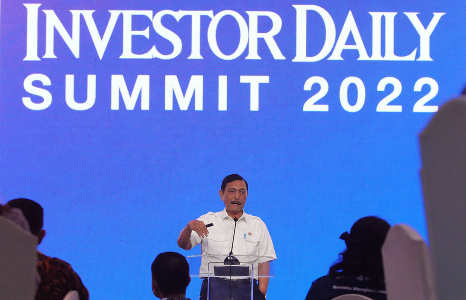 Coordinating Minister for Maritime Affairs and Investment Luhut Binsar Pandjaitan addresses a business conference during the Investor Daily Summit in Jakarta on Oct. 12, 2022. (David Gita Roza)
