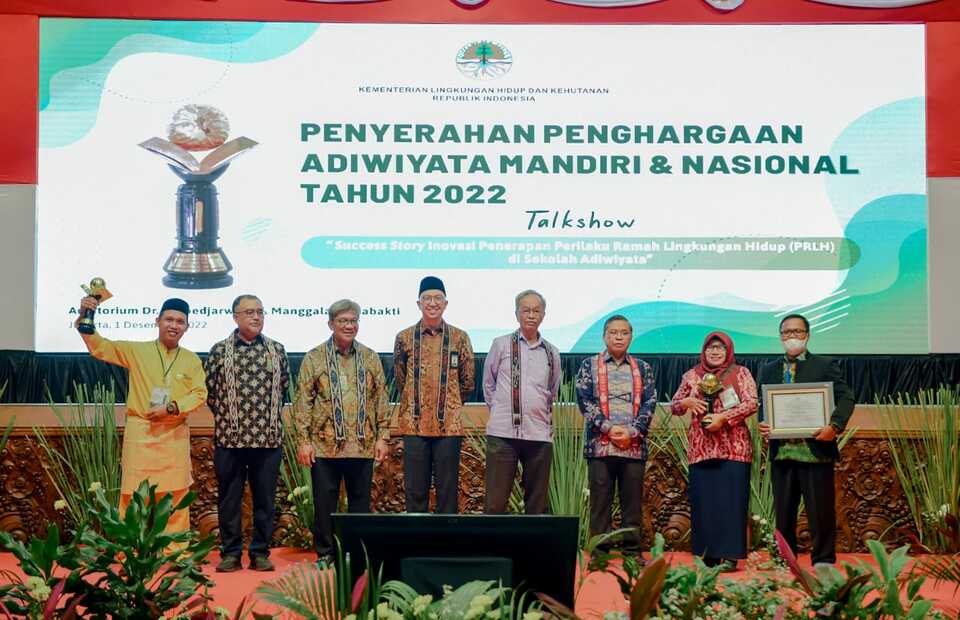 The Environment and Forestry Ministry honors hundreds of schools across the archipelago with the Adiwiyata award in Jakarta on Dec. 1, 2022. (Photo Courtesy of the Environment and Forestry Ministry)