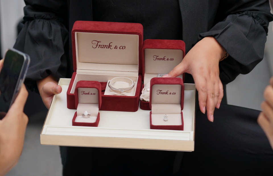 Diamond jewelries from Frank & co. shown at the Gebyar Traveloka media gathering
in Tangerang on Dec. 6, 2022.
(Photo Courtesy of Central Mega Kencana)