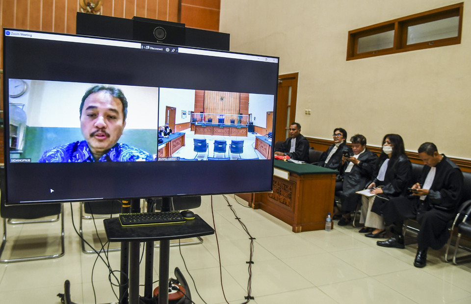 Former youth affairs and sports minister Roy Suryo follows his court hearing via video conference at the West Jakarta District Court where he was sentenced to nine months in prison for hate speech on December 28, 2022. (Antara photo/Galih Pradipta)