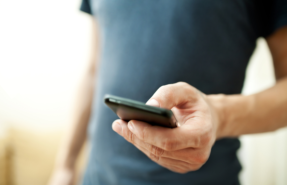 A photo illustration of a person using his smartphone to invest. Fintech aggregator Cermati reported that 88 percent of its users access its platform via mobile phones. (B1 File Photo)
