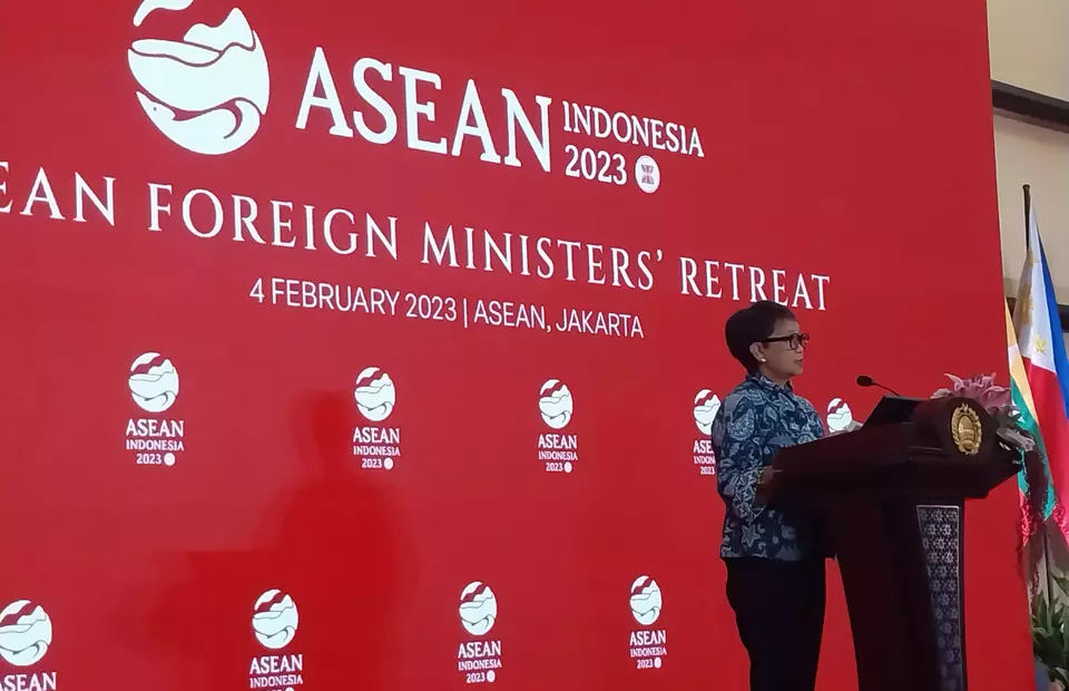 Foreign Affairs Minister Retno Marsudi speaks to reporters following the ASEAN Foreign Ministers’ Retreat at the bloc’s secretariat in Jakarta on Feb. 4, 2023. (JG Photo/Jayanty Nada Shofa)