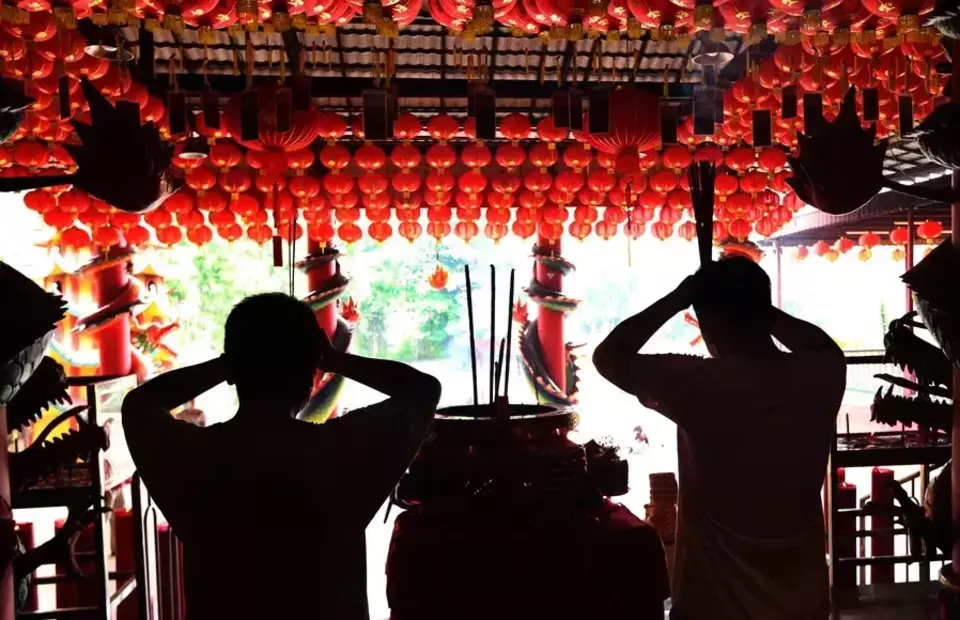 Community members perform prayers at the Kwan In Thang Temple in South Tangerang, Banten, on Feb 15, 2022. (B1 Photo/M. Defrizal)