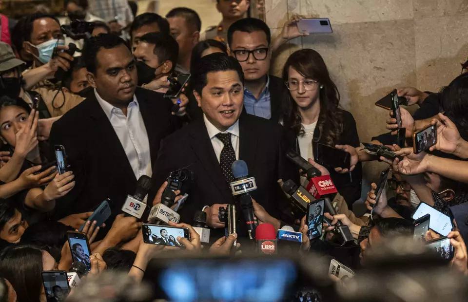 State-Owned Enterprise Minister Erick Thohir, center, speaks to the media after he was elected as the chairman of the Indonesian Football Association (PSSI) during a congress in Jakarta on Feb. 16, 2023. (Antara Photo)