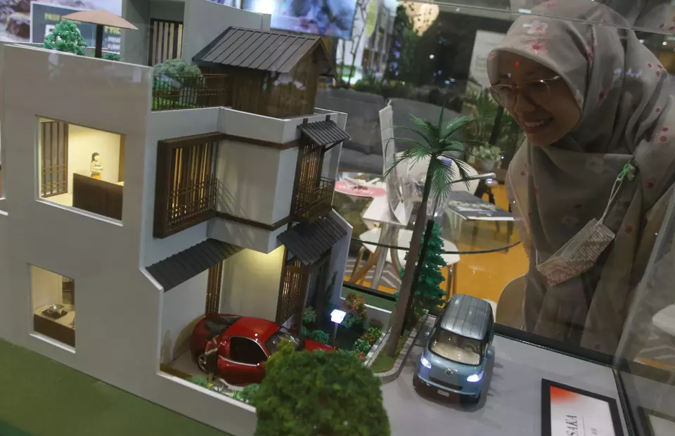 A visitor admires a house mock-up shown at the 2023 Property Expo in Malang Town Square in East Java on March 17, 2023. (Antara Photo/Ari Bowo Sucipto)