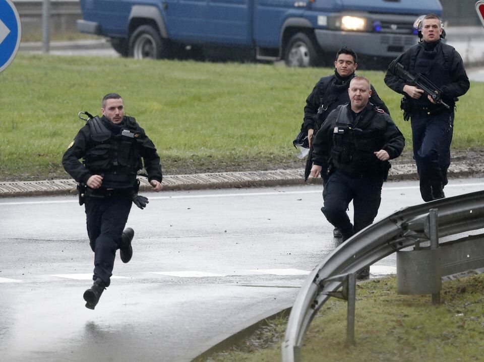 Members of the French gendarmerie intervention forces arrive at the scene of a hostage taking at an industrial zone in Dammartin-en-Goele, northeast of Paris on Friday. (Reuters Photo)