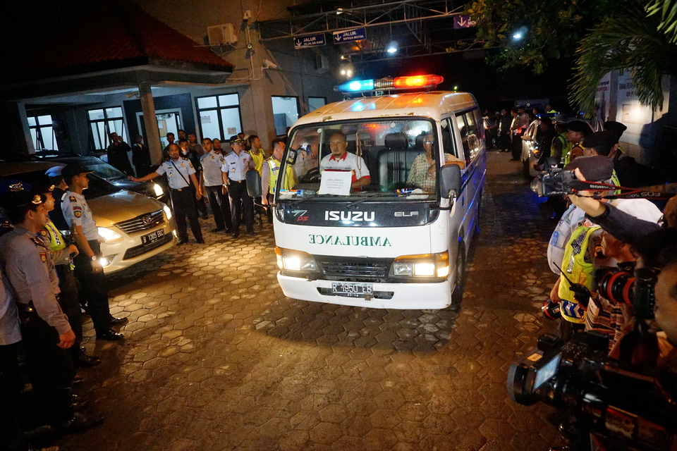 An ambulance carrying the body of one of those executed on Jan. 18, in Cilacap, Central Java. (Antara Photo/Idhad Zakaria)