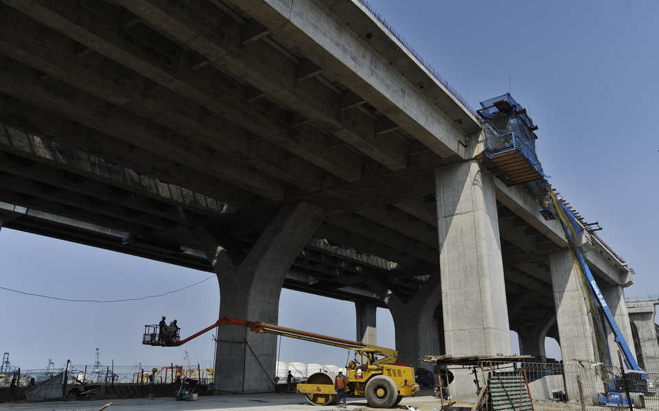 Infrastructure remains high on Indonesia's list of priority development. (Antara Photo/Wahyu Putro A.)
