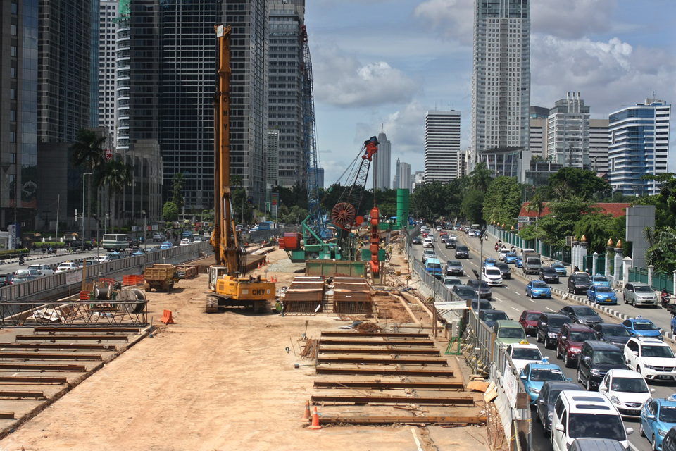 The Jakarta MRT project may face delays after the House's budget committee chose not to approve a request for capital injection from Jakarta's city-owned companies. (Antara Photo/Reno Esnir)