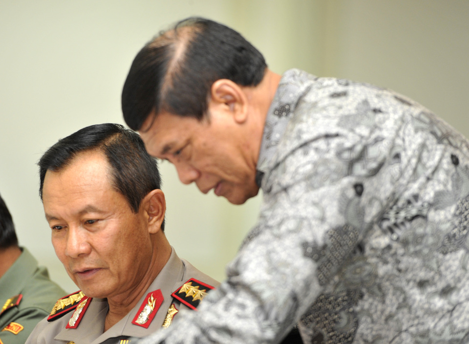 Chief security minister Tedjo Edhy Purdijatno, right, wants no background checks for the next military chief's track record on human rights or money laundering. (Antara Photo/Andika Wahyu)