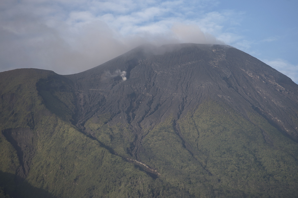 Mt Gamalama in Ternate, North Maluku, erupted again on Wednesday morning (03/08). (Antara Photo/Widodo S. Jusuf)
