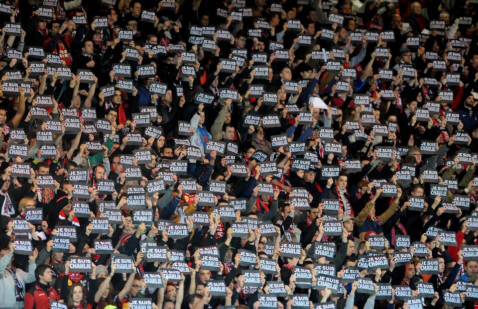 Guingamp’s supporter hold signs reading ‘Je suis Charlie’ (I am Charlie) to pay tribute to the victims of the Charlie Hebdo attack during the French L1 football match between Guingamp and Lens at the Roudourou stadium in Guingamp, western France, on Jan. 10, 2015. (AFP Photo/Fred Tanneau)