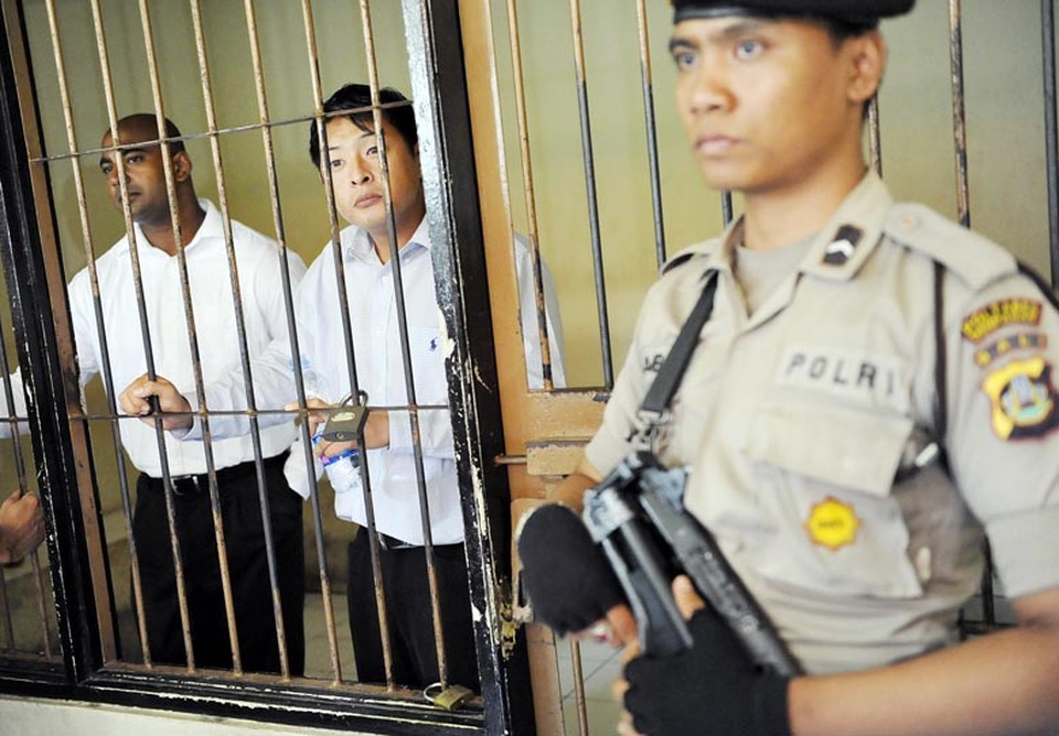 The Australian government has said there will be repercussions to protest Indonesia's execution of the former's citizens, Andrew Chan (center) and Myuran Sukumaran (left), who have been convicted of drug trafficking. (Antara Photo/Nyoman Budhiana)