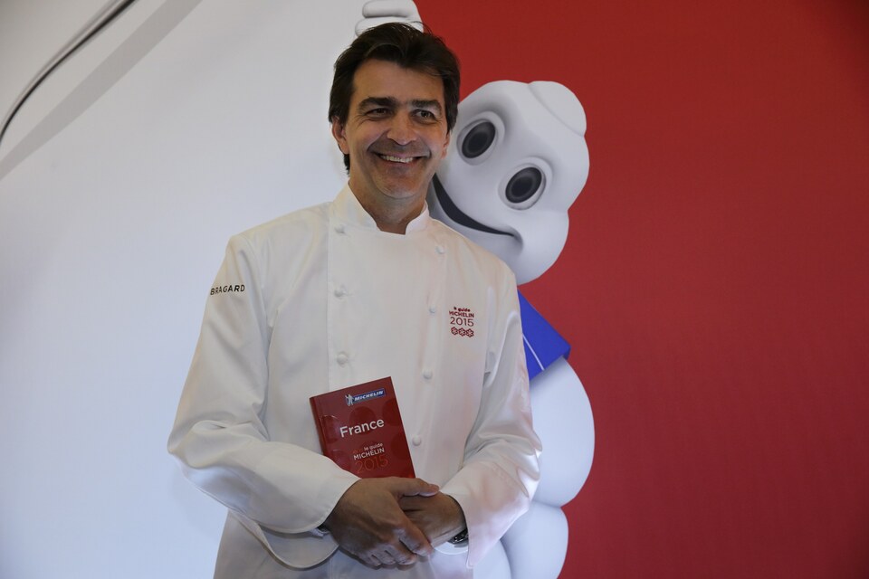 French chef Yannick Alleno, who runs the Pavillon Ledoyen restaurant in central Paris, poses after being awarded three-stars during the presentation of the new 2015 annual Michelin restaurant guide in Paris February 2, 2015.  (Reuters Photo/Philippe Wojazer)