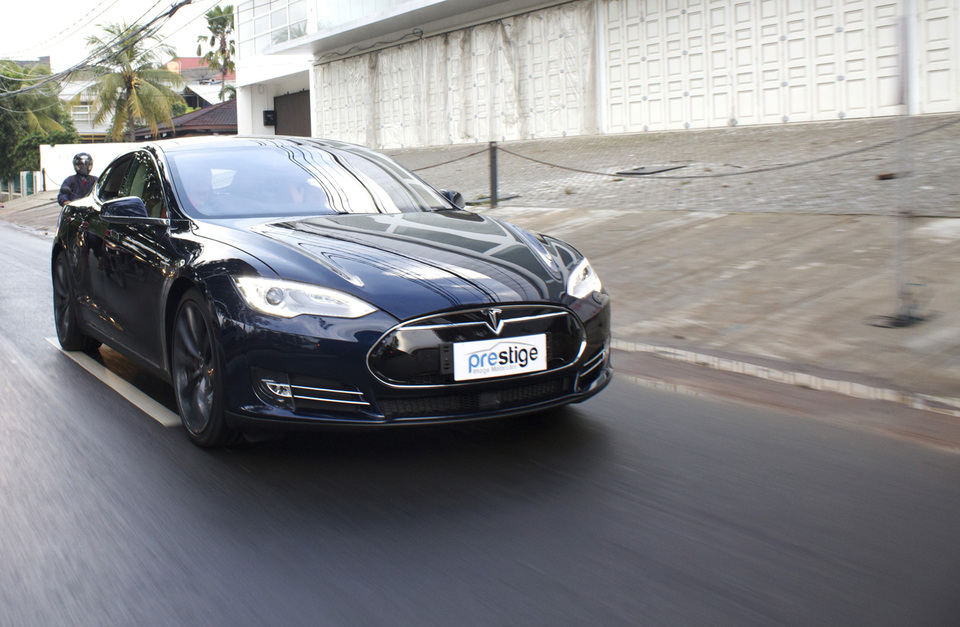 The Tesla Model S electric car is now available to Indonesian drivers through the Jakarta-based Prestige Motorcars dealership with a generous price tag of between $140,000 and $190,000. (Photo courtesy of Prestige Motorcars)
