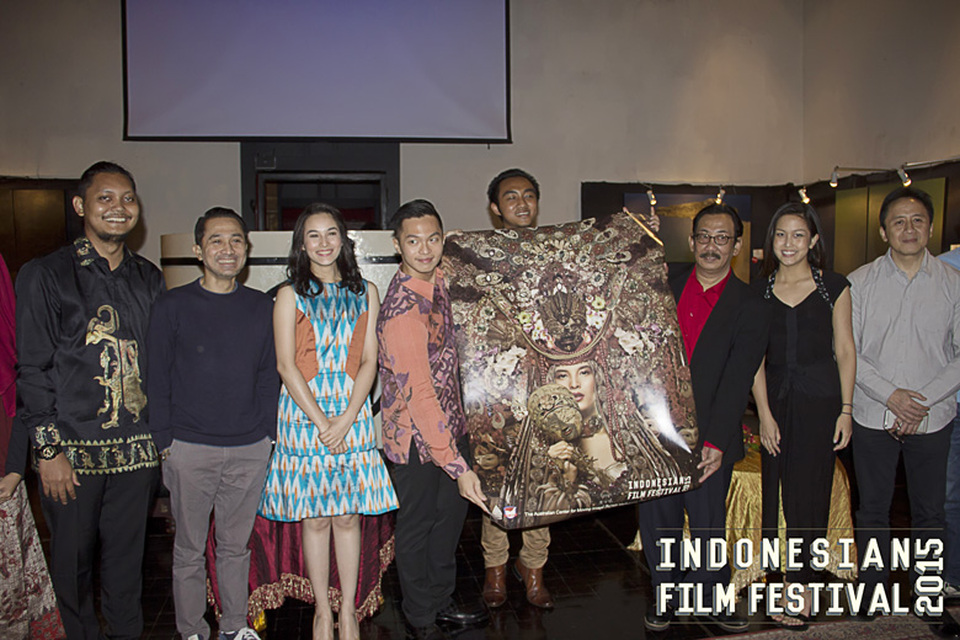 Lukman Sardi, second left, and Chelsea Islan. third left, with the IFF organizing committee at the unveiling of the festival’s new logo last week. (Photo courtesy of IFF)